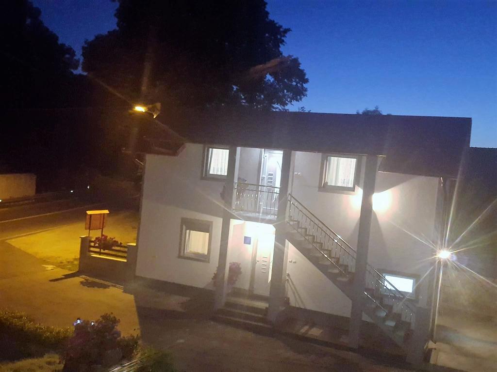 Guesthouse Samolov Vrhovine Exterior foto