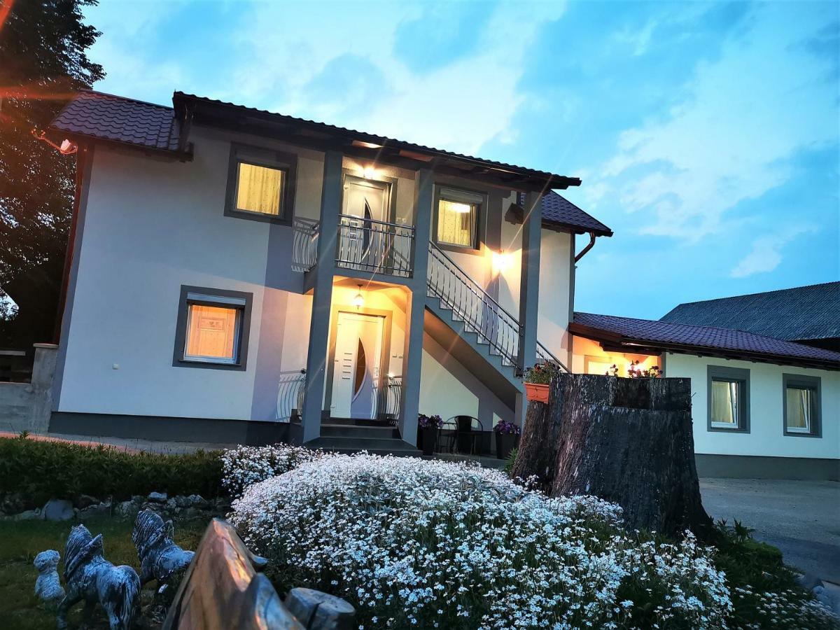 Guesthouse Samolov Vrhovine Exterior foto